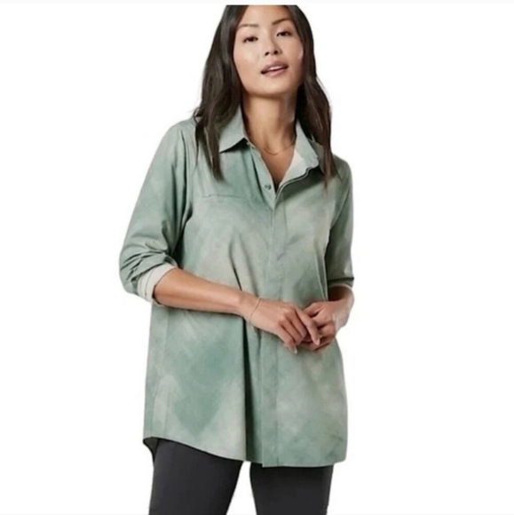 Athleta Tops - ATHLETA Urbanite Top Long Sleeve Button Up Shirt Size Medium